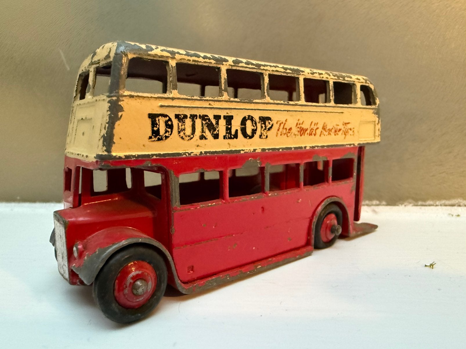 Dinky Toys 290 Dunlop bus, Ophalen of Verzenden, Zo goed als nieuw, Bus of Vrachtwagen, Dinky Toys