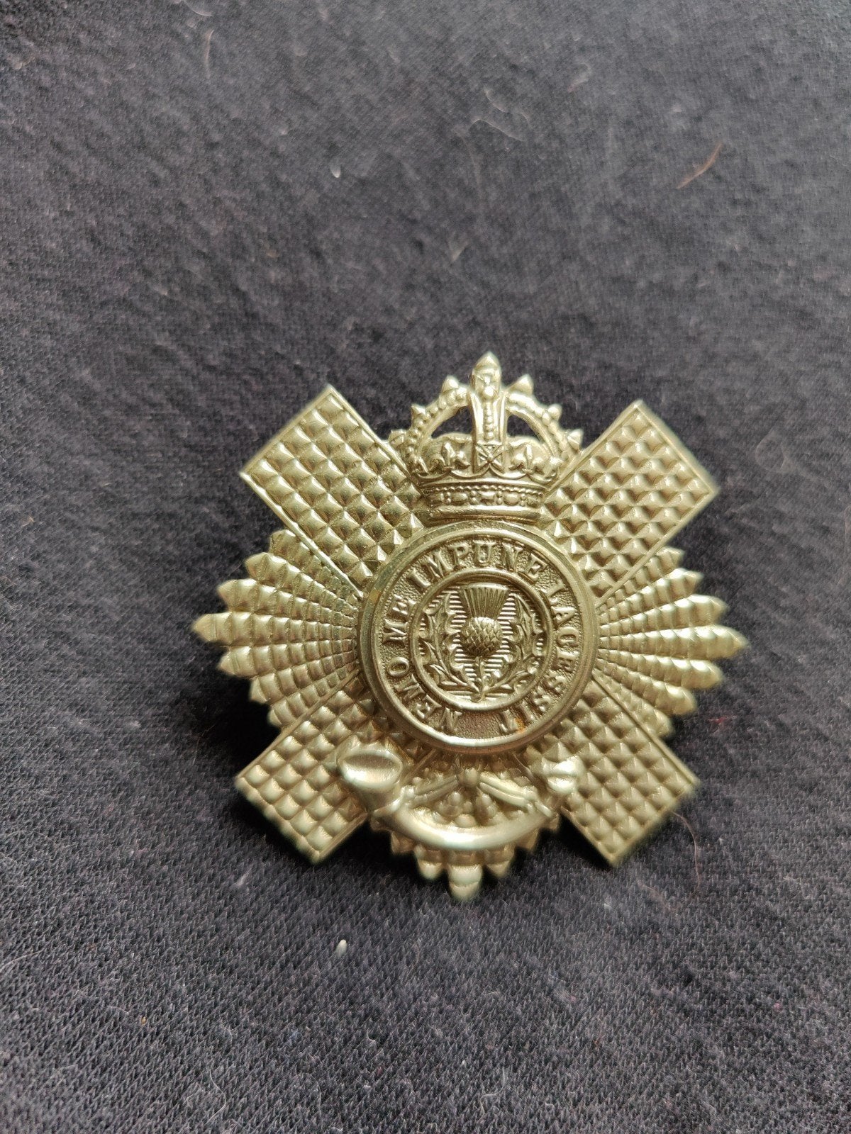 Originele WW2 Capbadge 4th/5th Royal Scots., Ophalen of Verzenden, Landmacht, Engeland, Embleem of Badge