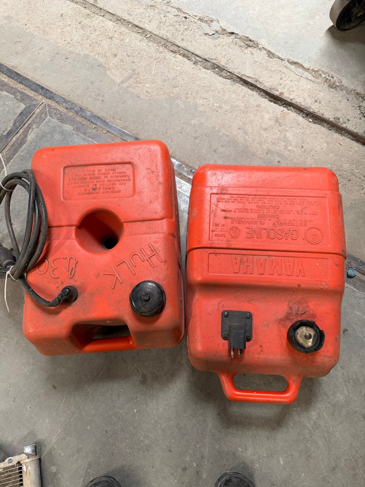 2x Yamaha en Hulk brandstoftanks voor buitenboordmotor, Ophalen, Gebruikt, Motor en Techniek