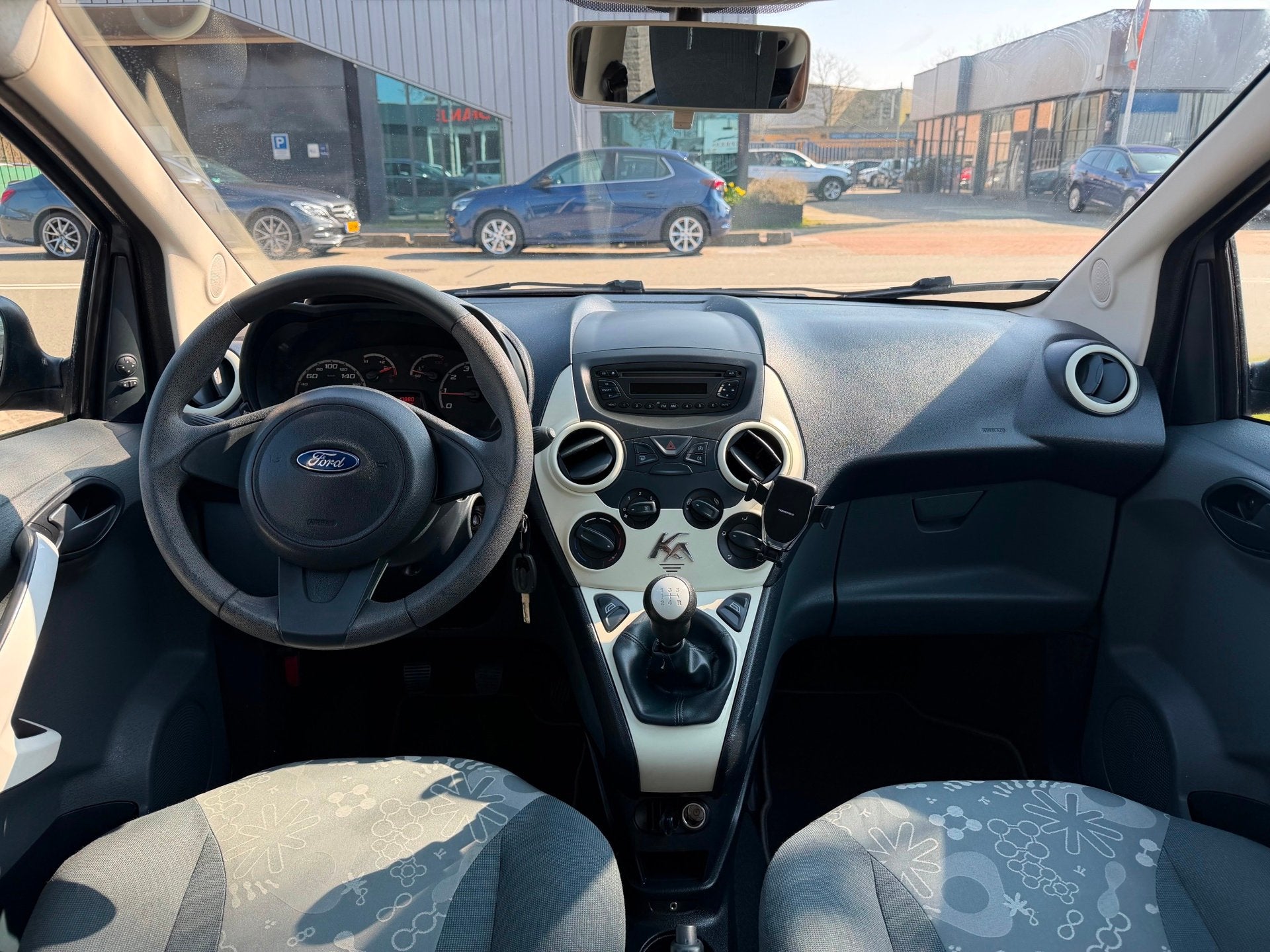 Ford Ka 1.2 Cool & Sound start/stop/Airco/Elek Raam/Lichten, Auto's, Ford, Euro 5, Gebruikt, 4 cilinders, 4 stoelen