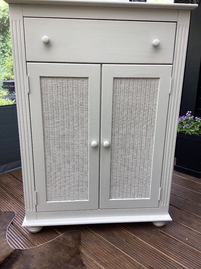 Kast, Ophalen, Gebruikt, Met deur(en), 100 tot 150 cm