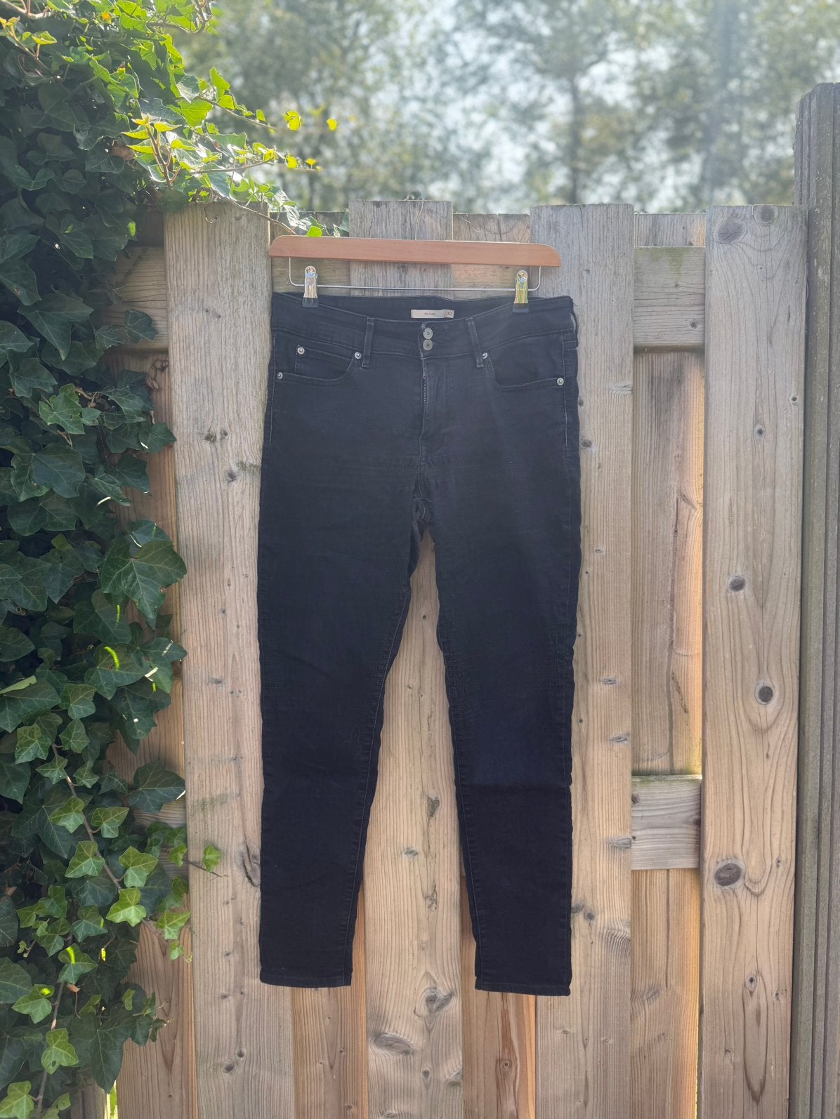 Levi’s 711 Skinny – maat W30, Kleding | Dames, Ophalen of Verzenden, Gedragen, Zwart, W30 - W32 (confectie 38/40)