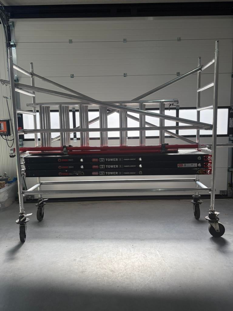 Altrex steiger met fiberdeck platforms RS tower5, Doe-het-zelf en Verbouw, Steigers, Ophalen of Verzenden, Zo goed als nieuw, Rolsteiger of Kamersteiger