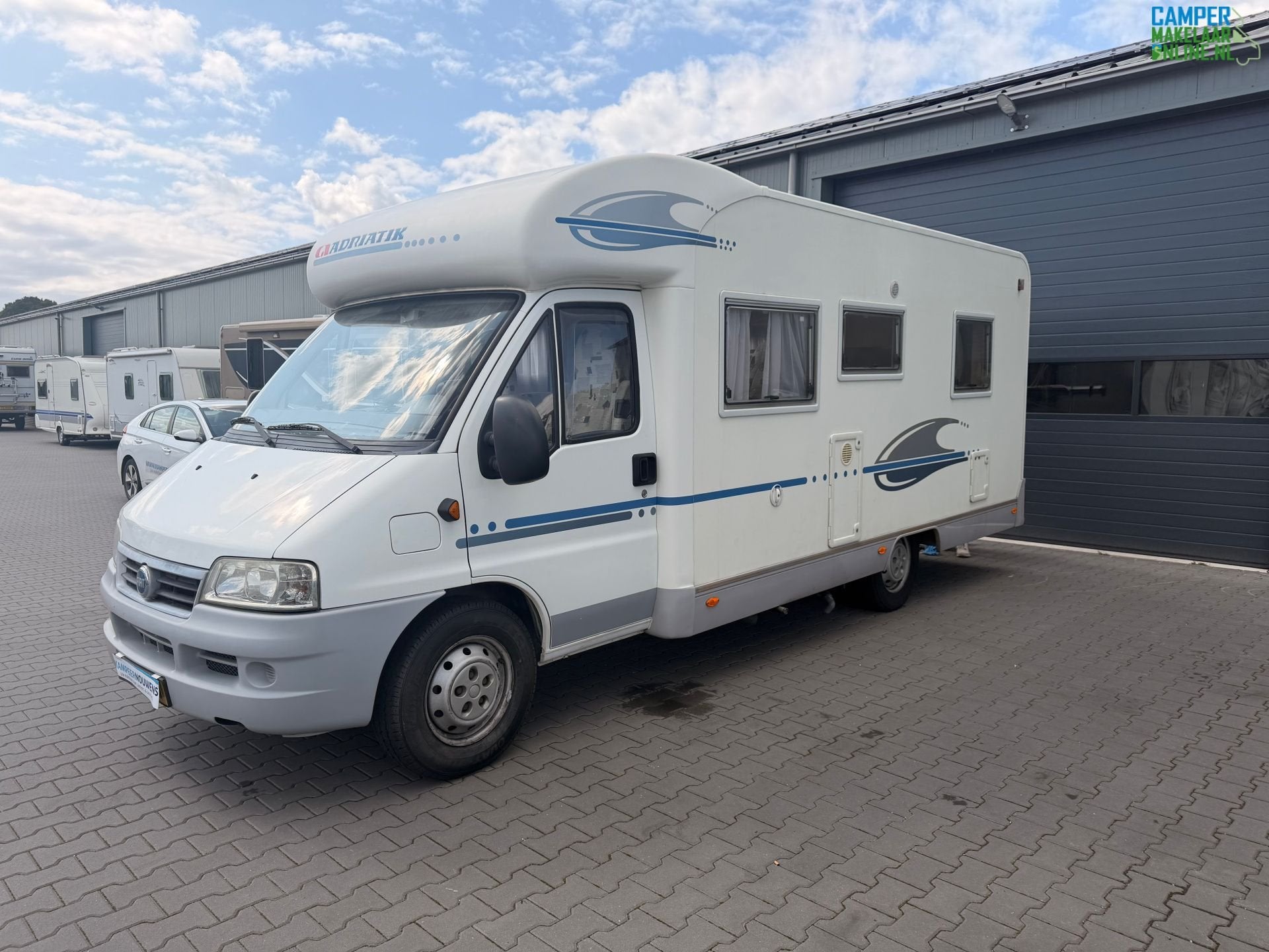 Adria Coral 650SP | Fransbed | Luchtvering | MaxxFan | Solar, Caravans en Kamperen, Campers, Afzuigkap, Ringverwarming, 6 tot 7 meter