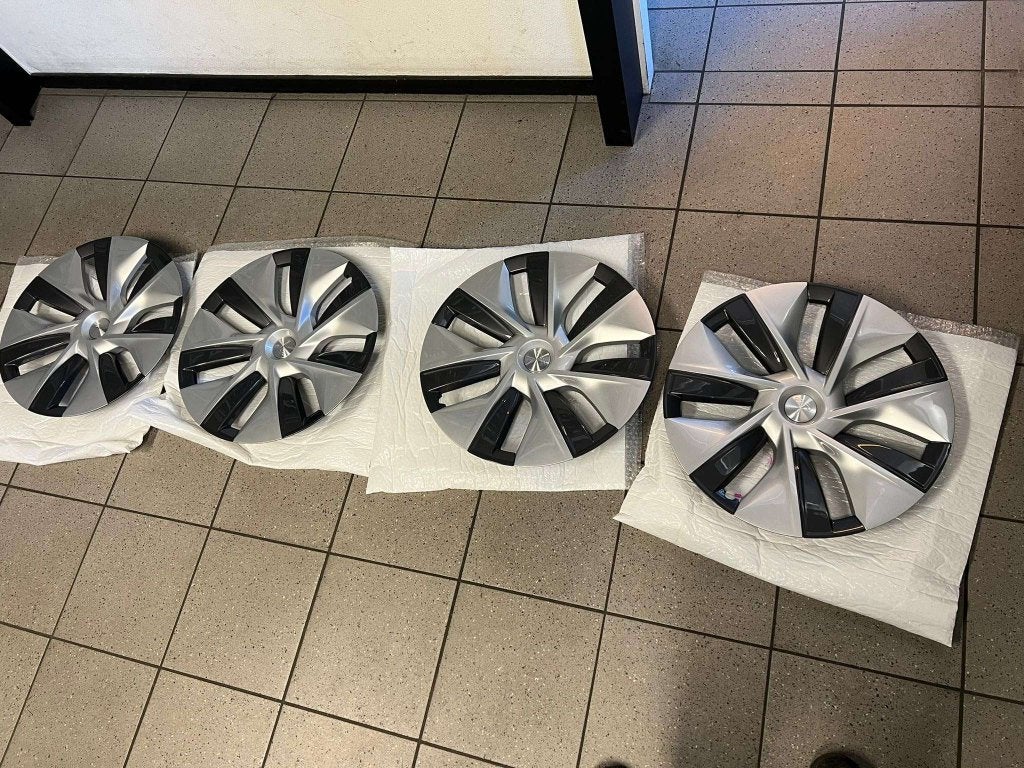 wieldop tesla model y 19 inch 1044235-00-c  origineel 4x, Info@tesla.com, Overige automerken, Nieuw, Tesla