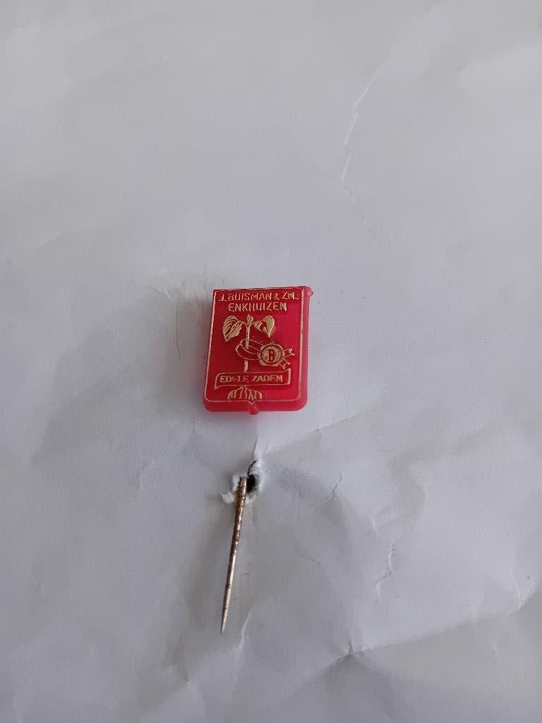 Pin - J.Buisman & Zn - Enkhuizen - Edele zaden, Verzamelen, Ophalen of Verzenden, Zo goed als nieuw, Merk, Speldje of Pin