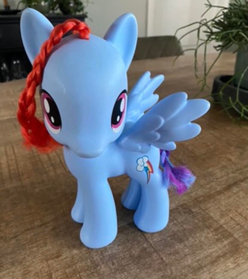 My Little Pony Rainbow Dash figuur met vleugels en vlecht, Ophalen of Verzenden, Zo goed als nieuw