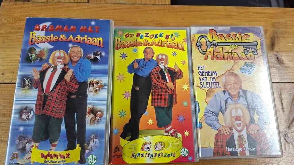Diverse kinder videobanden o.a. Bassie & Adriaan, Cd's en Dvd's, VHS | Kinderen en Jeugd, Ophalen, Gebruikt, Alle leeftijden, Kinderprogramma's en -films