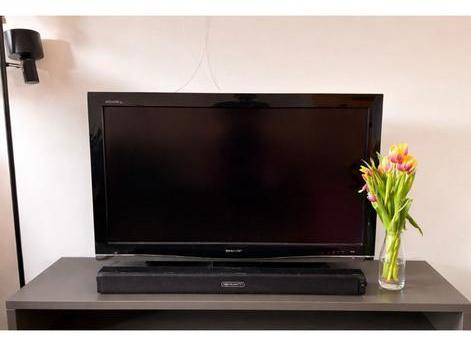 37 inch Sharp Aquos LCD TV with a sound bar, Gebruikt, 50 Hz, LCD, Sharp