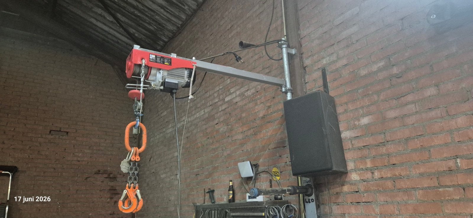 Elektrische takel met zwenkarm + hijsketting - 300/600 kg, Ophalen of Verzenden, Zo goed als nieuw, Elektrisch
