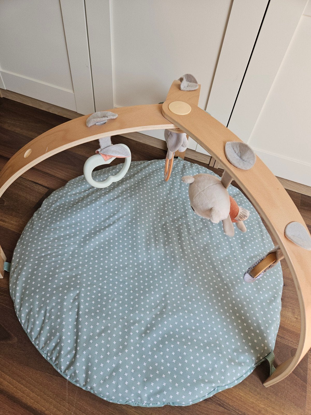 Houten babygym met speelkleed en speeltjes, Kinderen en Baby's, Speelgoed | Babyspeelgoed, Ophalen of Verzenden, Zo goed als nieuw