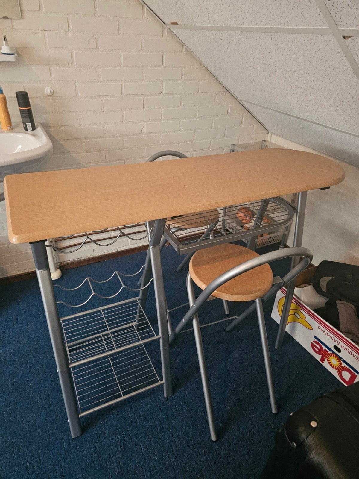 Bartafel met 2 krukken, Ophalen