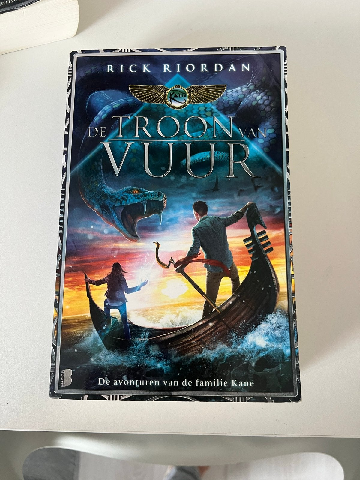 De Troon van Vuur - Rick Riordan (De avonturen van de famili, Ophalen of Verzenden, Zo goed als nieuw