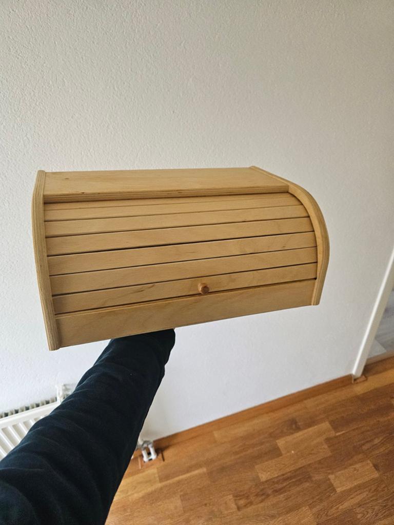 Broodtrommel brood bewaarbak, Ophalen