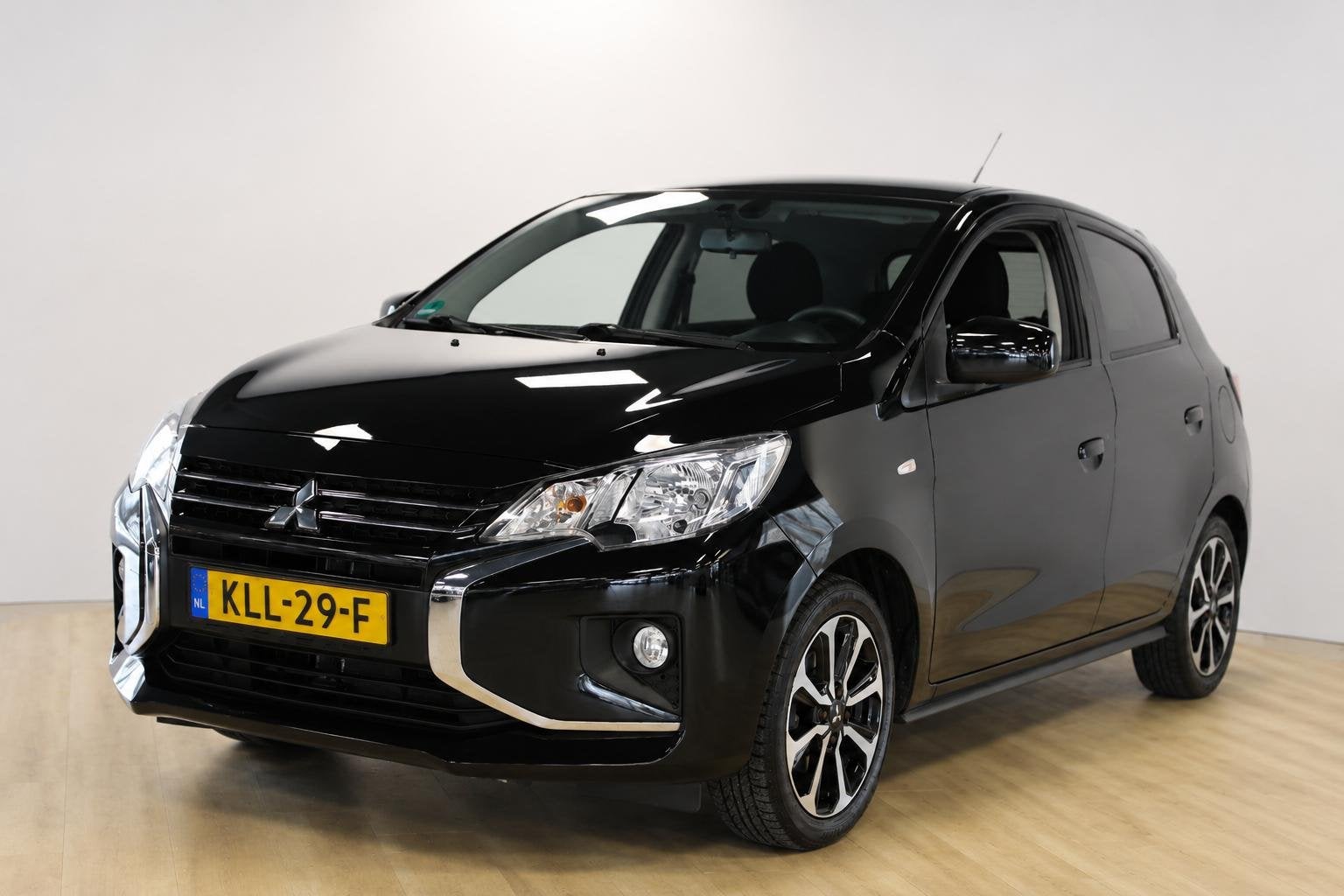 Mitsubishi Space Star 1.2 Nova | Cruise | Stoelverwarming |, Auto's, 12 maanden, Stof, Gebruikt, Zwart