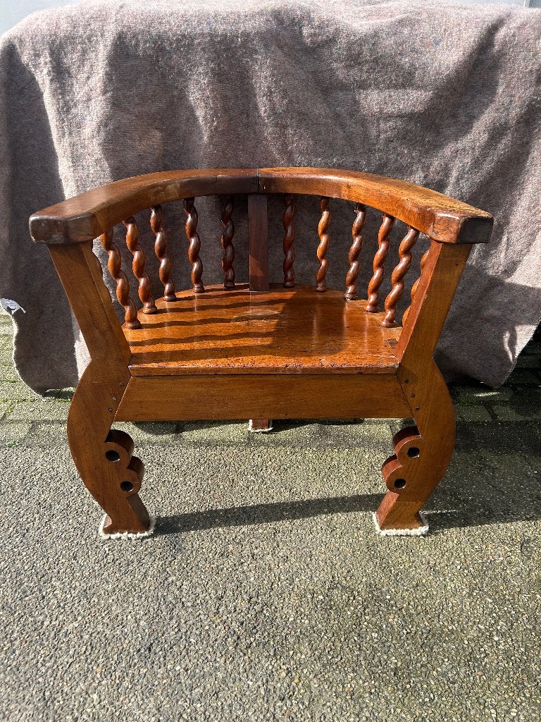 antieke notenhouten dutch captains chair 17e eeuws, Ophalen
