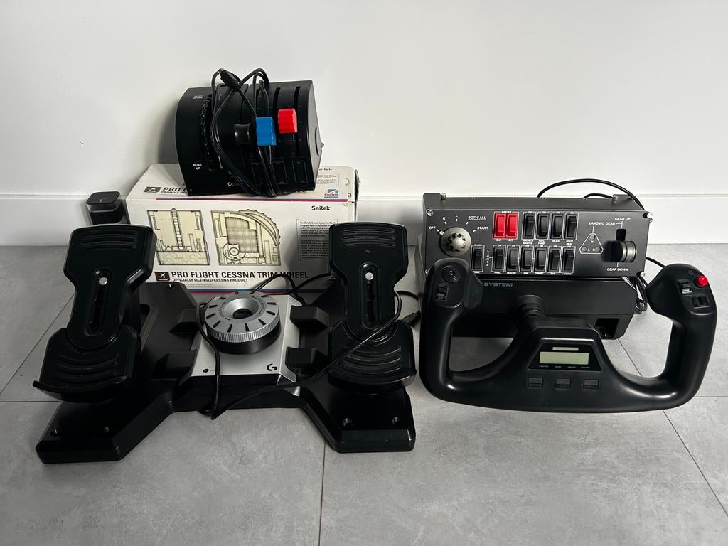 Logitech Saitek Yoke met trim en multi panel, Computers en Software, Joysticks, Ophalen, Zo goed als nieuw