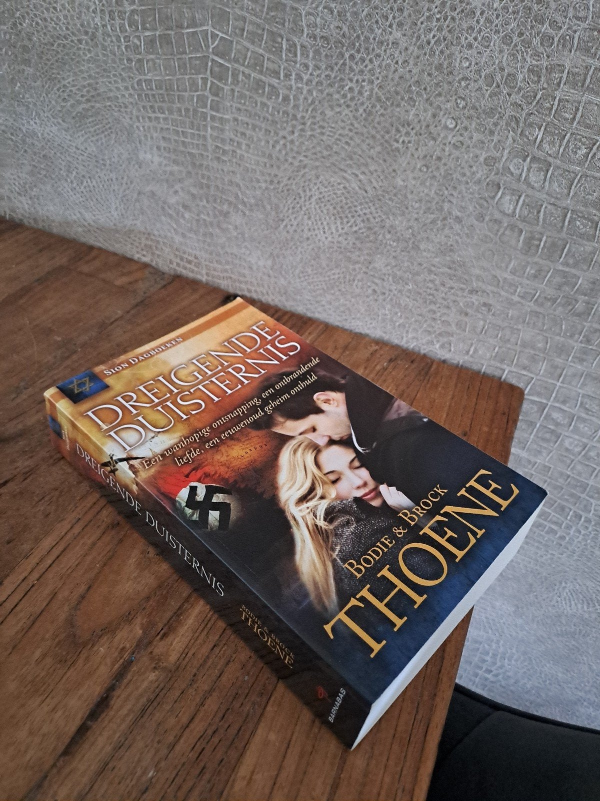 Dreigende Duisternis - Bodie & Brock Thoene, Boeken, Ophalen of Verzenden