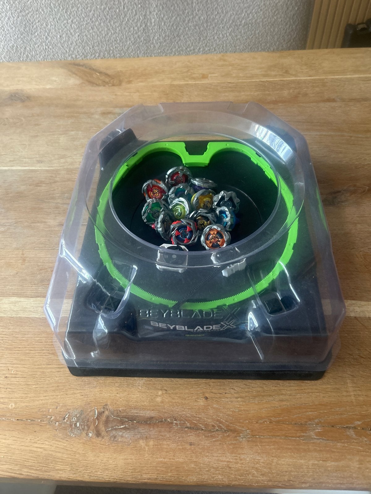 Beyblade stadion met 13 Beyblades burst, Ophalen, Gebruikt, Jongen of Meisje