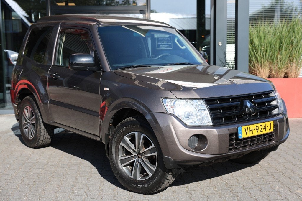Mitsubishi PAJERO 3.2 DI-D INSTYLE VAN MARGE, 13 km/l, 2020 kg, Beige, Electronic Stability Program (ESP)