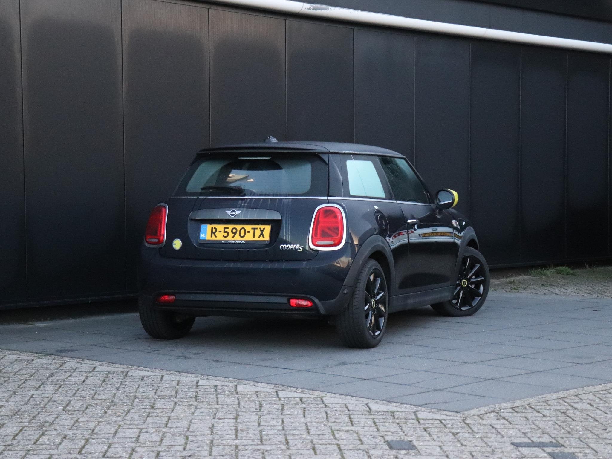 MINI Electric cooper S 33 kWh | LEDER | PANO-DAK | CAMERA |, Auto's, 1340 kg, 33 kWh, Mini Electric, Leder