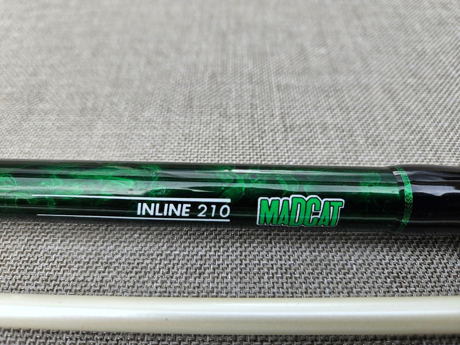 MADCAT Inline 210 meervalhengel, Watersport en Boten, Ophalen, Zo goed als nieuw, Werphengel