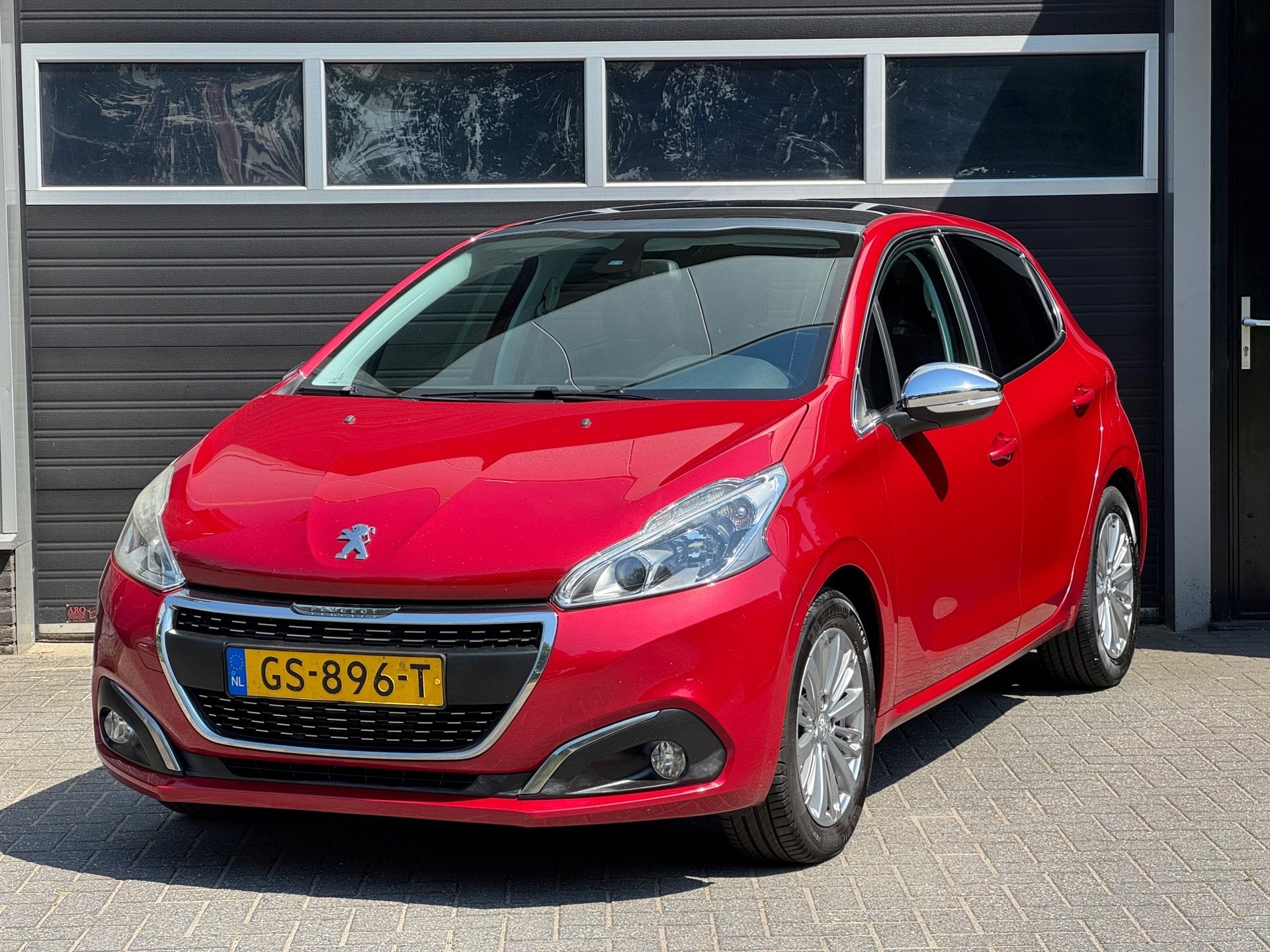 Peugeot 208 1.2 PureTech Allure Automaat, Pano, Navi, Cruise, Auto's, Gebruikt, Euro 6, 1199 cc, 49 €/maand