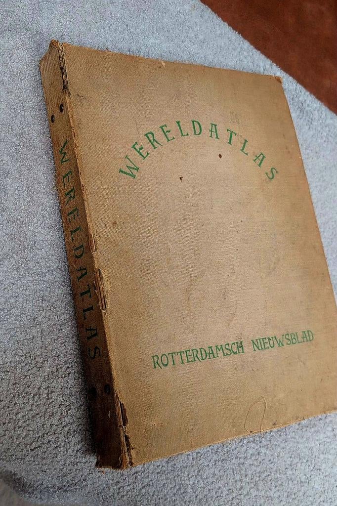 Wereldatlas Rotterdamsch Nieuwsblad uit 1939, Gelezen, Overige atlassen, Ophalen of Verzenden, 1800 tot 2000