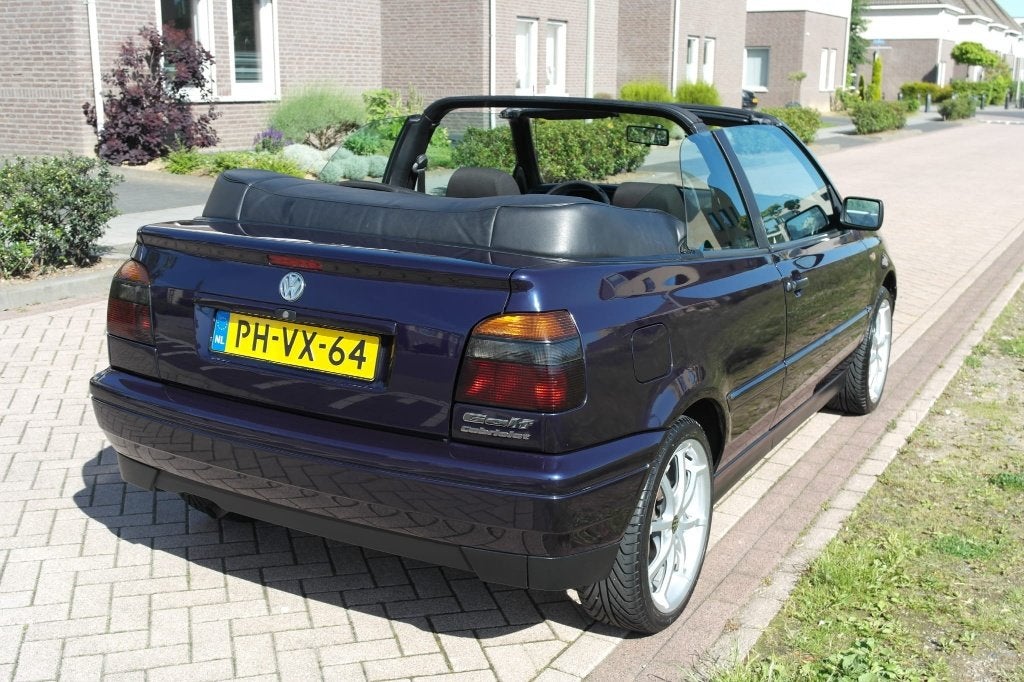 Volkswagen Golf 1.8 Cabriolet 66KW AUT E2 1996 Blauw, 4 cilinders, Cabriolet, Open dak, Origineel Nederlands