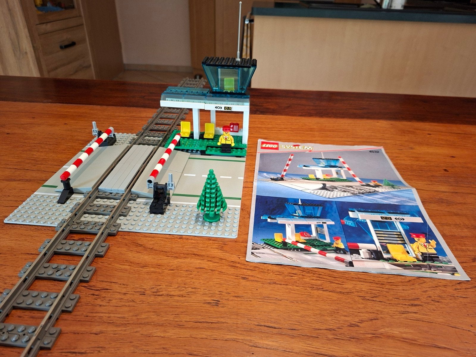 Lego City Treinovergang met seinhuis (4532), Lego, Ophalen of Verzenden, Minifiguur, Compleet