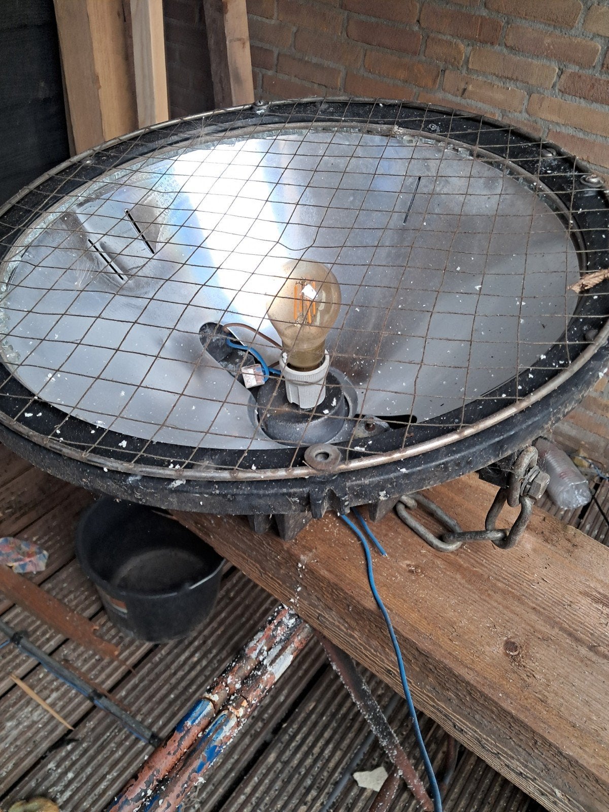 industriële hanglampen mancave, Ophalen