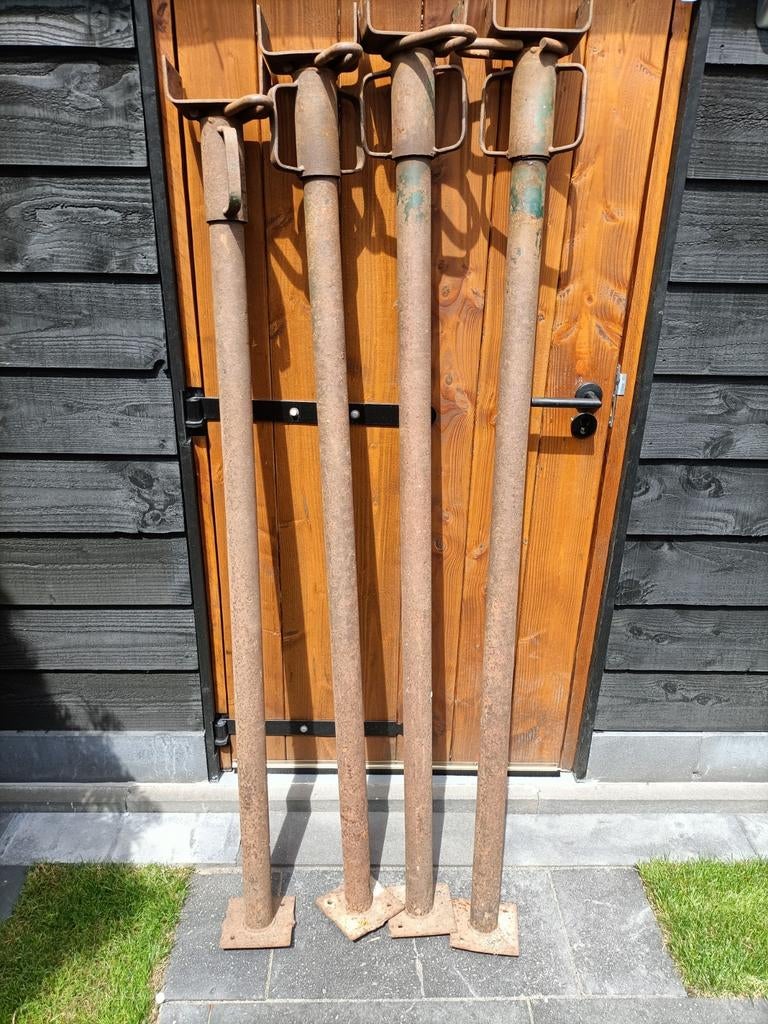 4 stuks bouwstempels, min 1.60m, max 2.80m, Ophalen of Verzenden