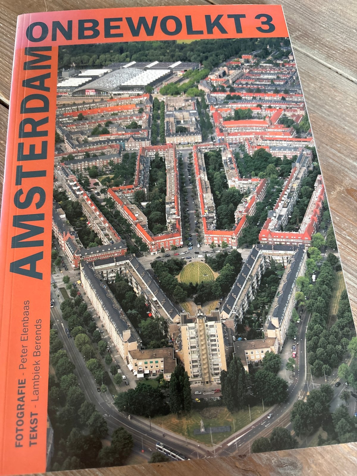 Amsterdam Onbewolkt 3 - Groot fotoboek, Boeken, Ophalen of Verzenden, 20e eeuw of later, Gelezen