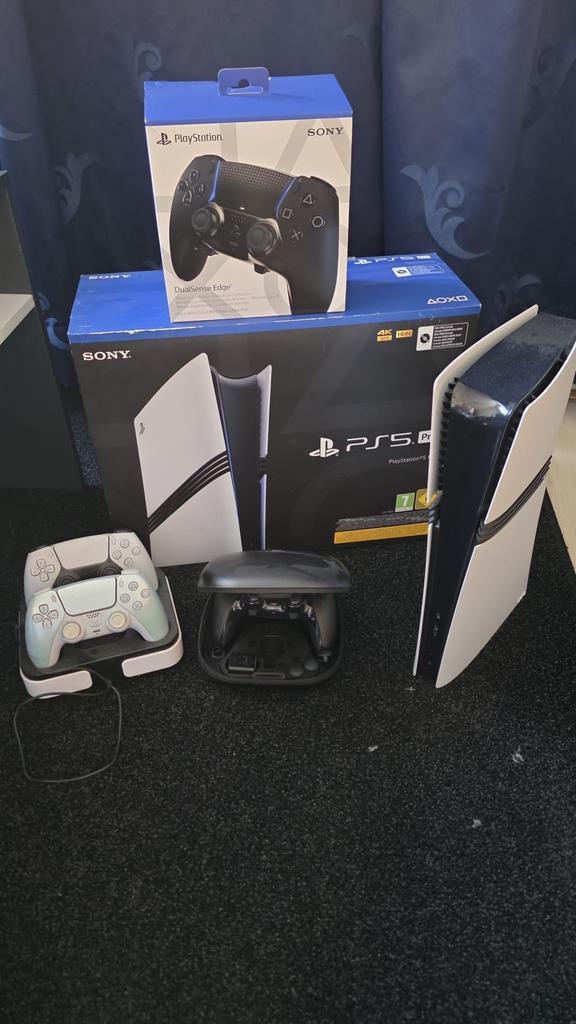 Ps5 pro+ 3 controllers, Spelcomputers en Games, Spelcomputers | Sony PlayStation 5, Ophalen of Verzenden, Zo goed als nieuw