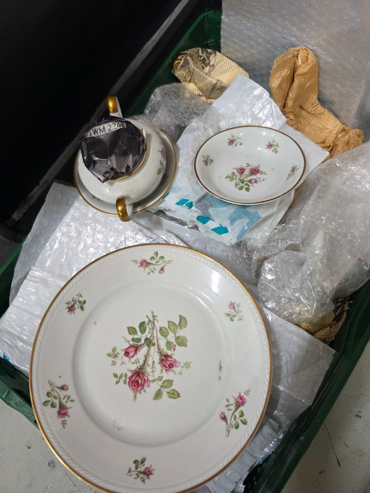 Vintage servies met rozenmotief - borden en kopjes, Ophalen