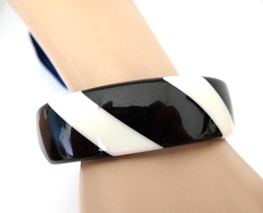 Leuke zwart witte armband, Verzenden, Zo goed als nieuw, Overige kleuren, Kunststof of Plastic