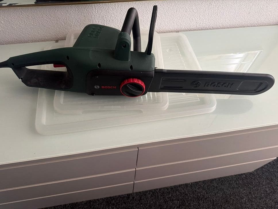 Bosch elektrische kettingzaag op stroom, Doe-het-zelf en Verbouw, Gereedschap | Zaagmachines, Ophalen, Gebruikt, 70 mm of meer