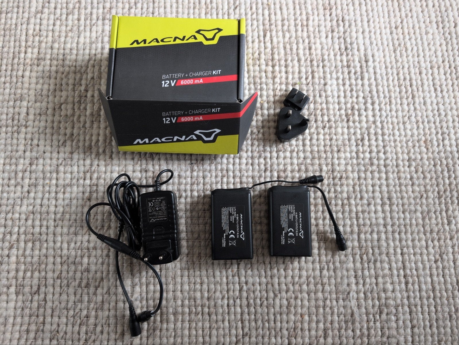 Macna Accu + Oplader Kit 12V 6000mA (2 accu's), Ophalen of Verzenden, Gebruikt