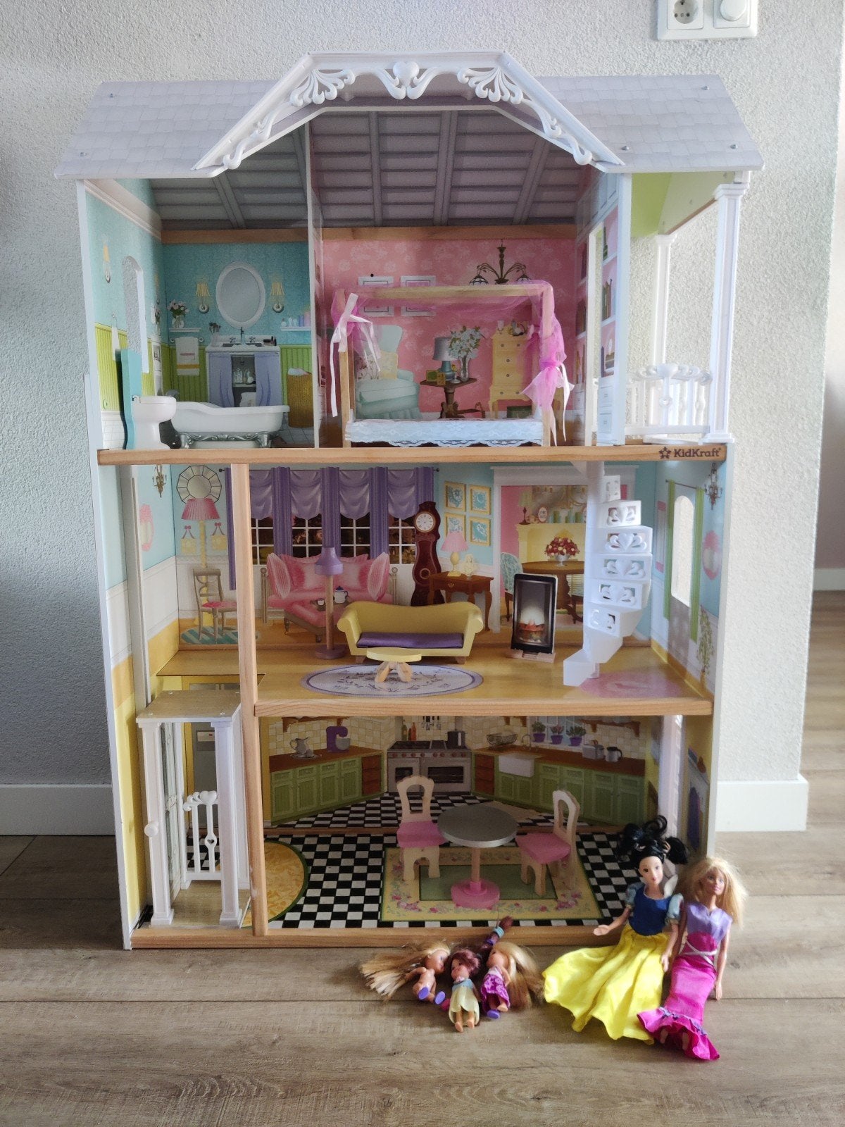 Groot KidKraft Barbie Poppenhuis met Meubels en Poppen, Ophalen of Verzenden, Gebruikt, Barbie