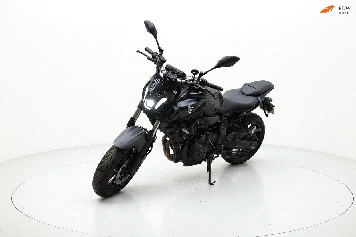 Yamaha Tour MT-07 A2 TRIPPLE BLACK AKRAPOVIC 35KW BTW, LED Verlichting, Bedrijf, Toermotor, 689 cc