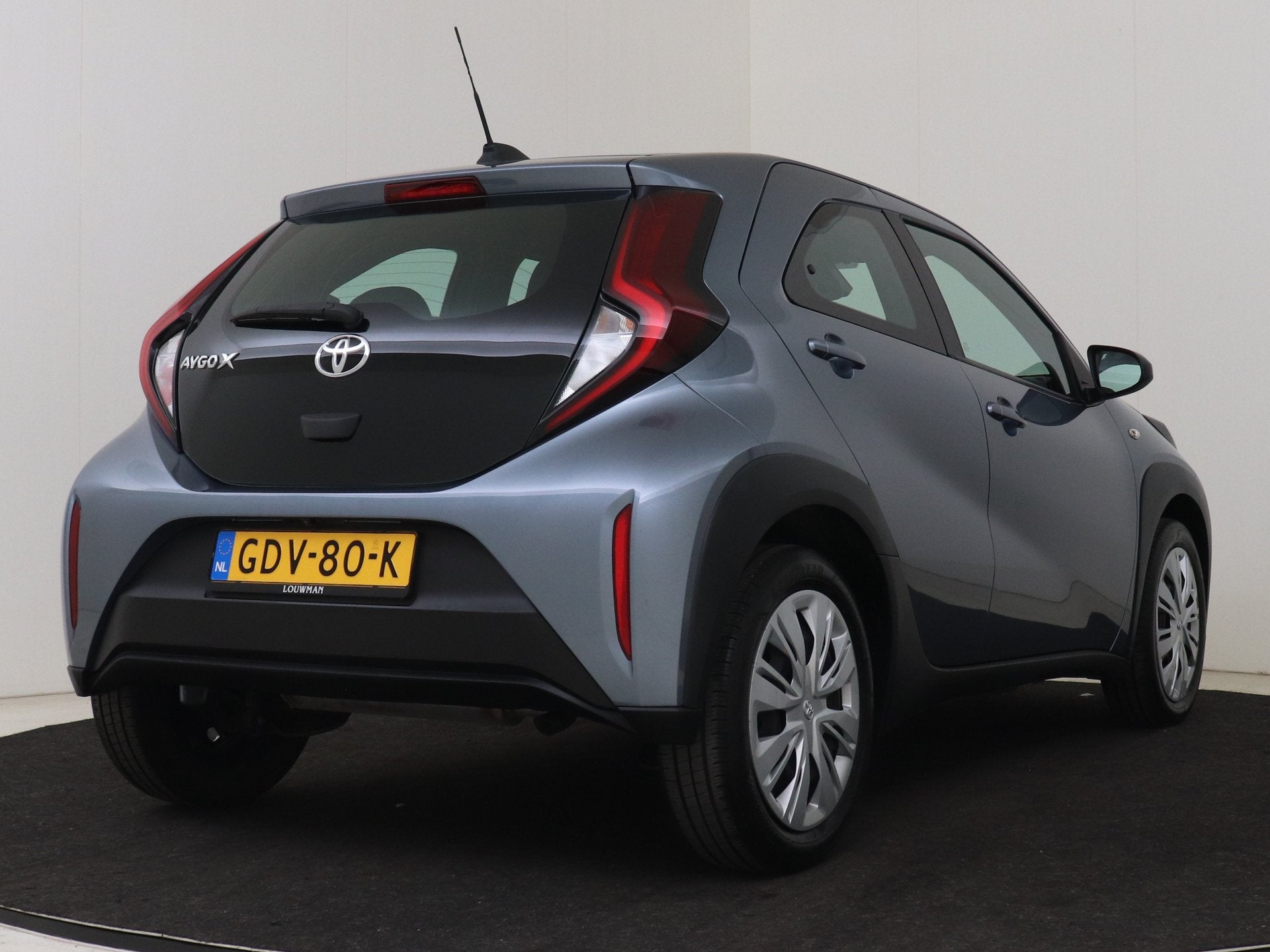 Toyota Aygo X 1.0 VVT-i MT Play | Dealer onderhouden | Apple, 12 maanden, Gebruikt, 920 kg, 4 stoelen