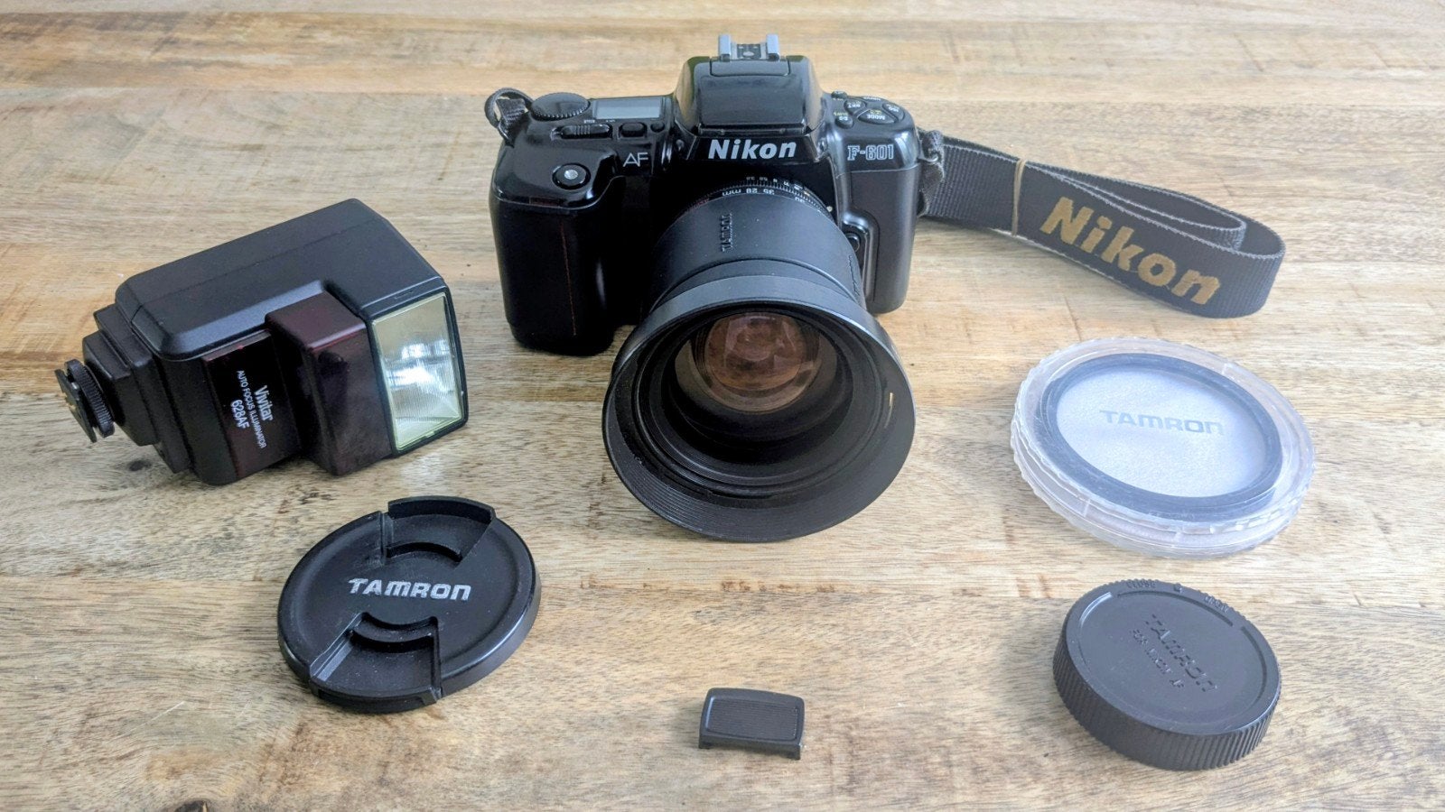Nikon F-601 spiegelreflexcamera met Tamron lens en flitser, Audio, Tv en Foto, Fotocamera's Analoog, Ophalen of Verzenden, Gebruikt
