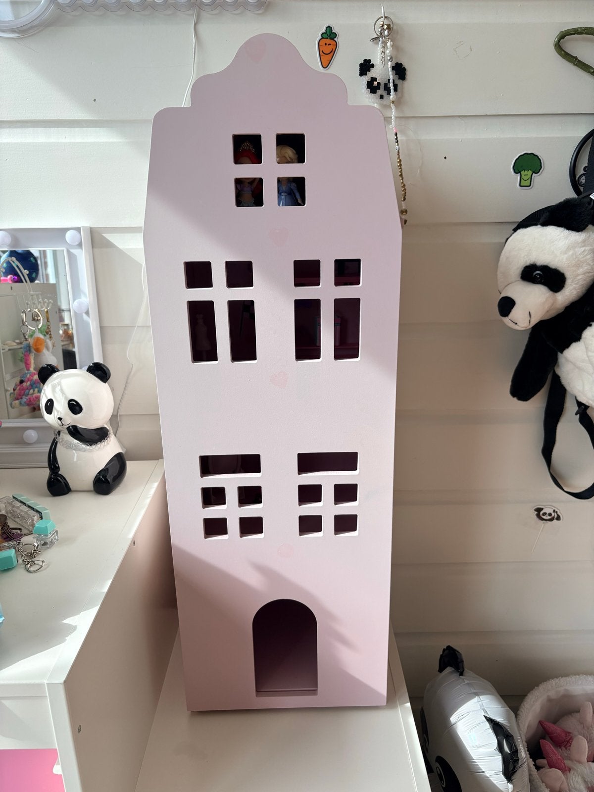 Roze Grachtenpand Poppenhuis met Meubels en Poppen, Ophalen, Zo goed als nieuw, Poppenhuis