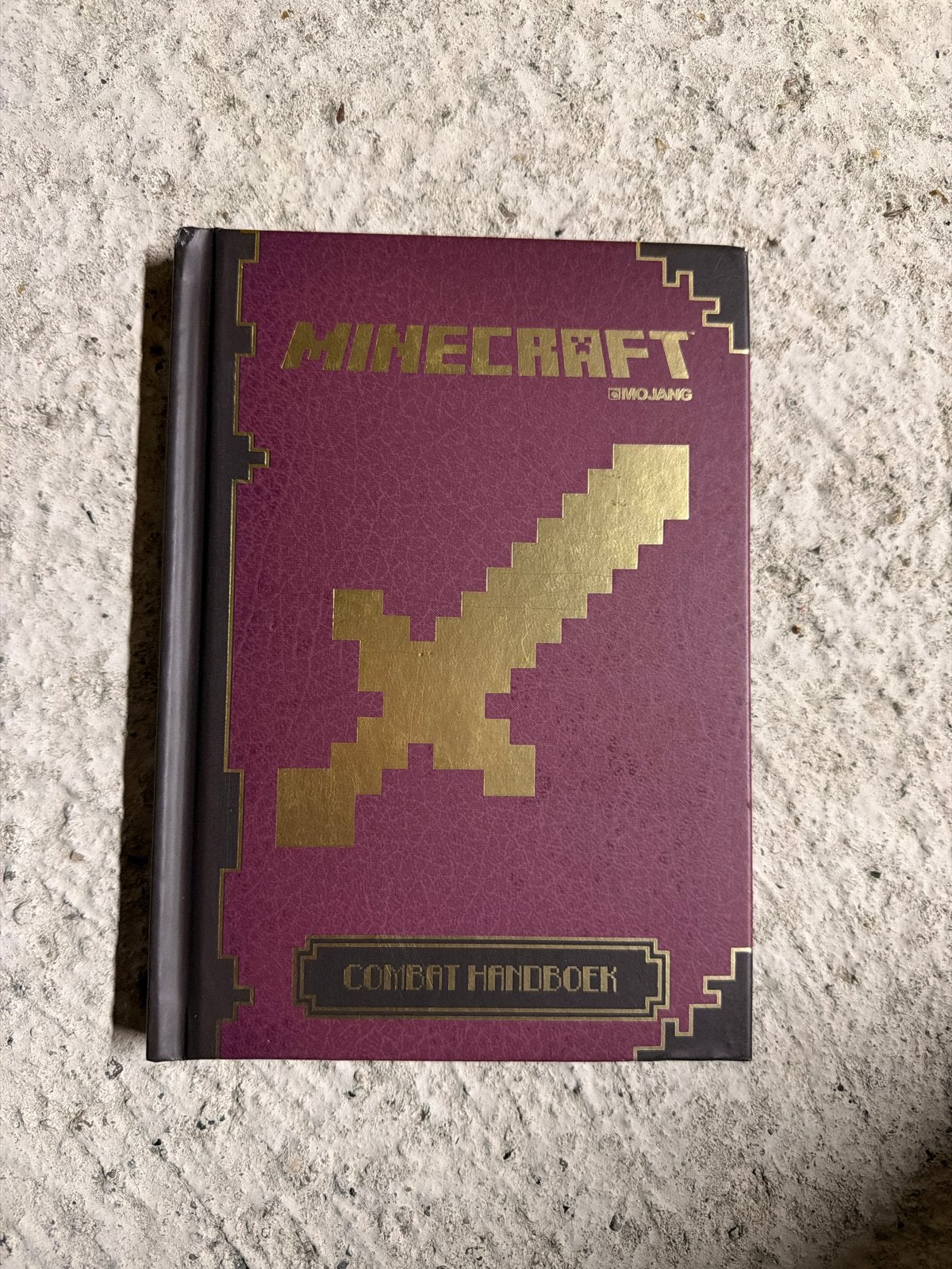 Minecraft Combat Handboek - Zo goed als nieuw, Boeken, Ophalen of Verzenden, Zo goed als nieuw, Non-fictie