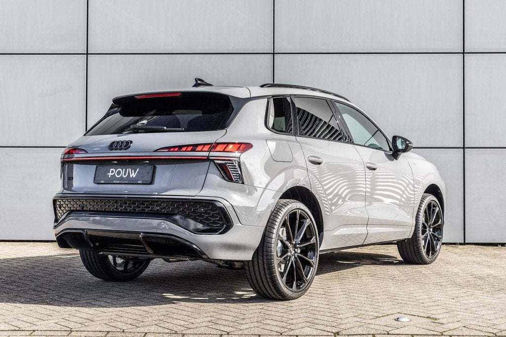 Audi Q3 1.5 e-Hybrid 272pk S Edition | 21" Velgen | Trekhaak, Auto's, Audi, 12 maanden, 1800 kg, 1498 cc, 4 cilinders