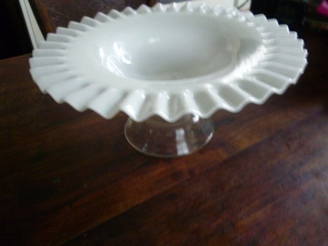 antieke geplooide opaline glazen schaal op voet Ø 34 cm, Ophalen of Verzenden