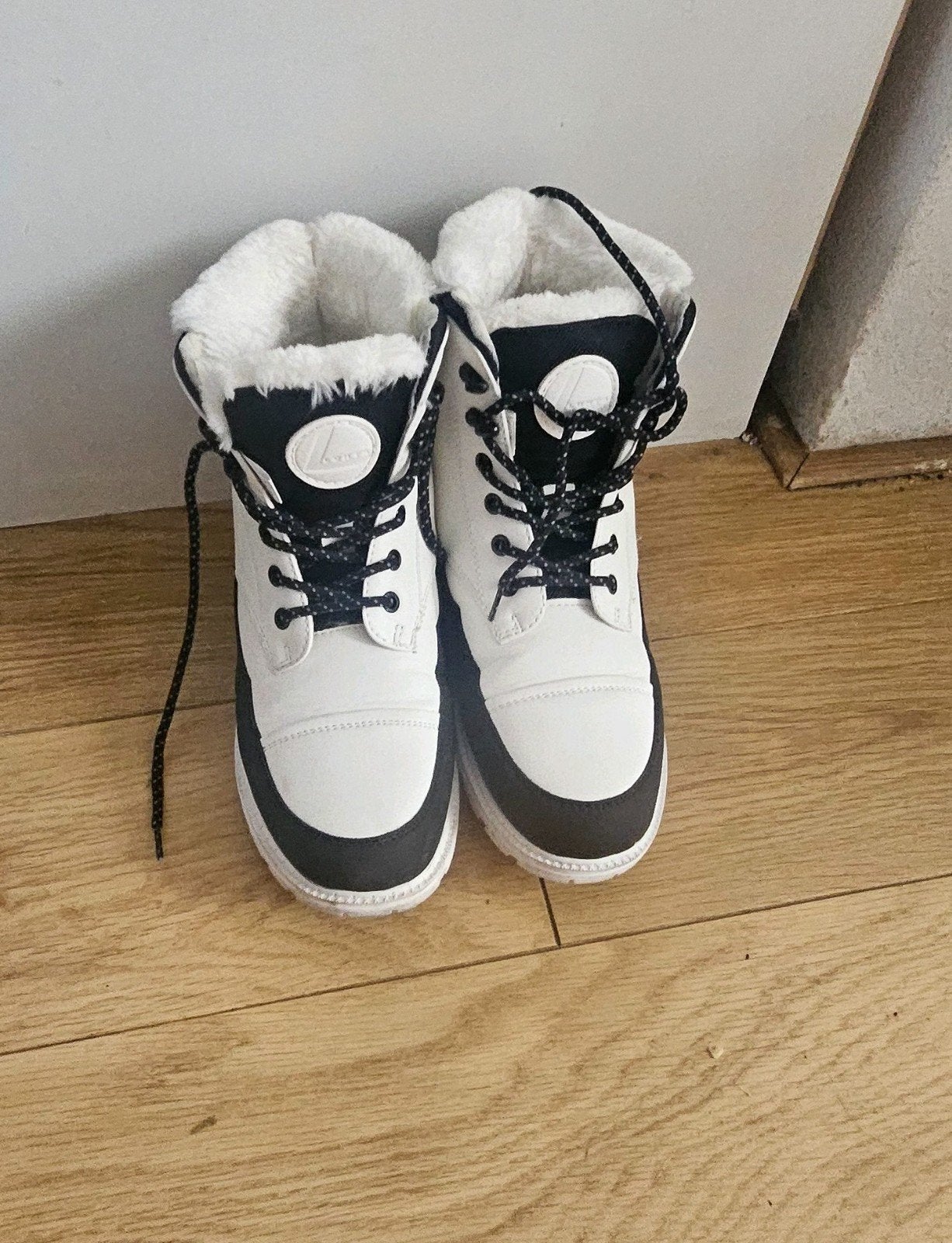 Axel Arigato schoenen, Kleding | Dames, Ophalen of Verzenden, Zo goed als nieuw, Wit