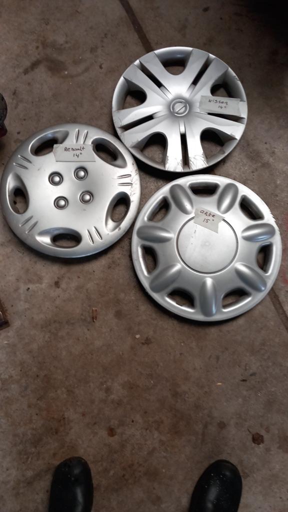 Diverse wieldoppen: Renault 14", Nissan 14", Arte 15", Ophalen