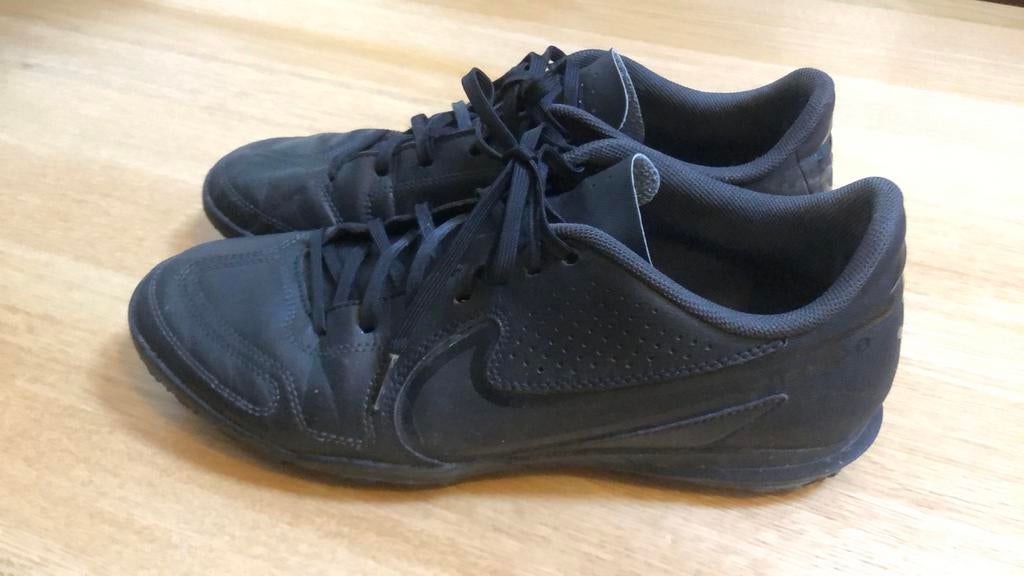 Nike Tiempo Legend 9 Club TF voetbalschoenen zwart, Sport en Fitness, Voetbal, Ophalen of Verzenden, Zo goed als nieuw
