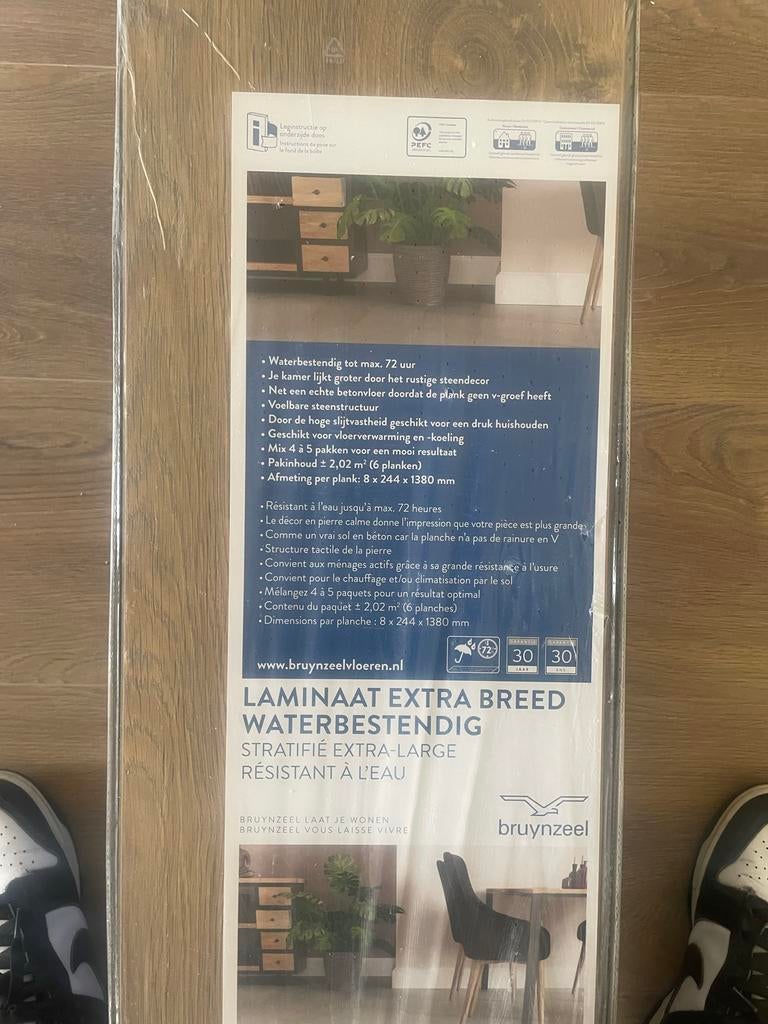 Bruynzeel laminaat Dapper donkerbruin extra breed waterbeste, Doe-het-zelf en Verbouw, Ophalen, 30 cm of meer, 50 tot 150 cm, Nieuw